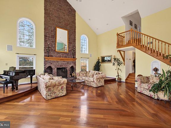 2nd image of 1931 Temple Rd