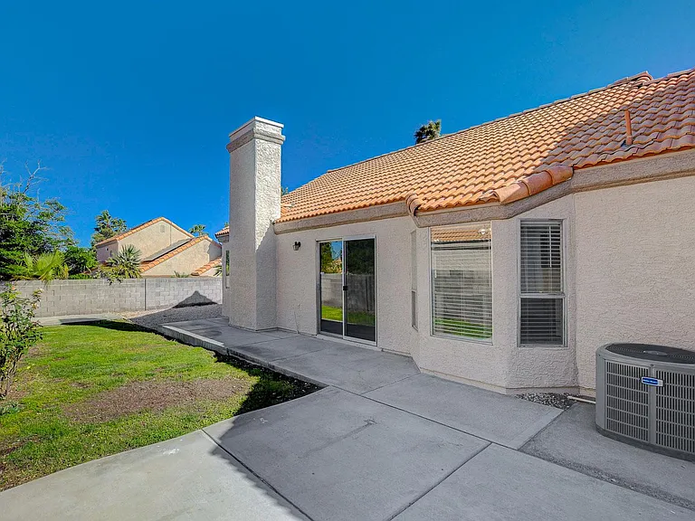 272 Spring Hills Ln — Photo 25