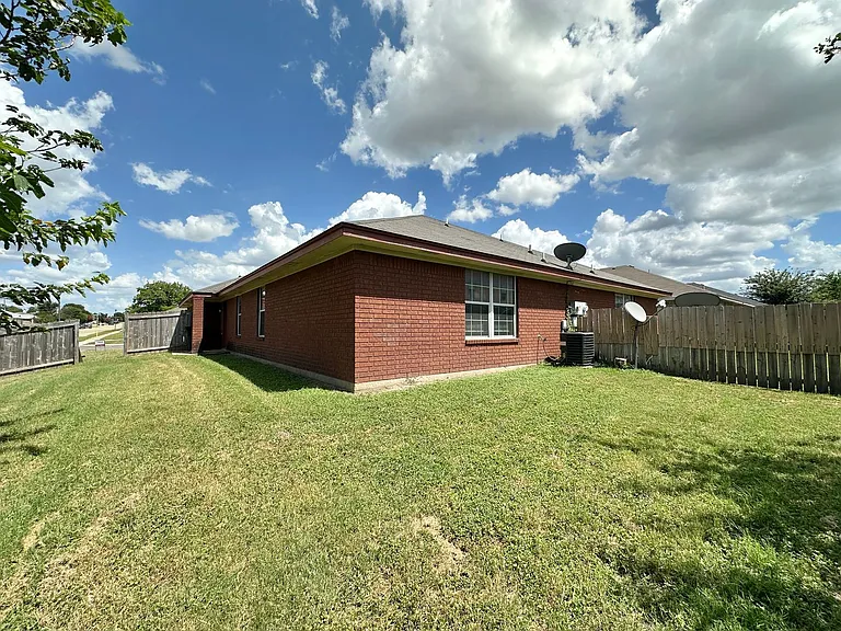 4201 Alleeta Dr — Photo 28