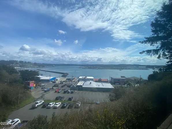 1212 SW Lee St APT 6, Newport, OR 97365