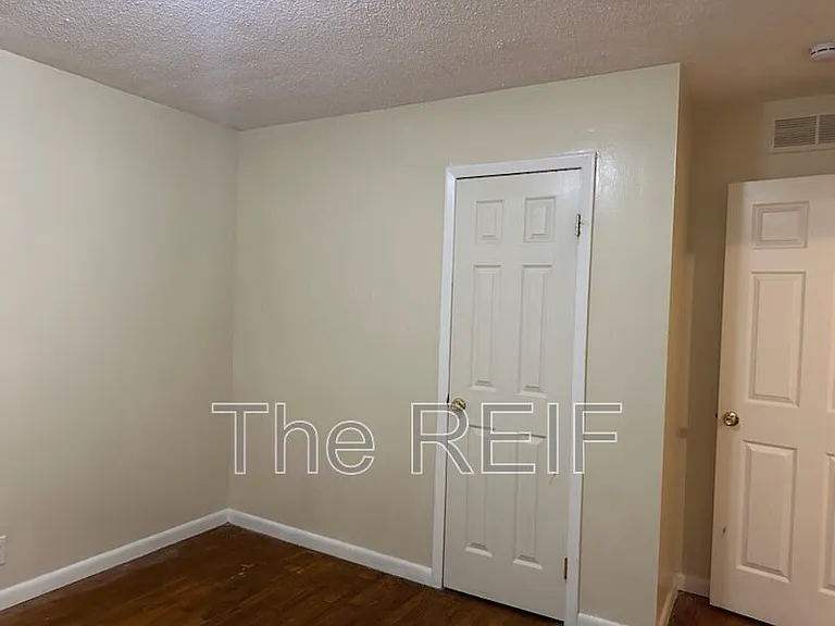 1080 E Cornell Ave — Photo 18
