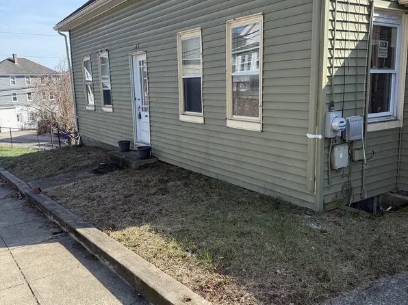 67 Highland St, West Warwick, RI 02893