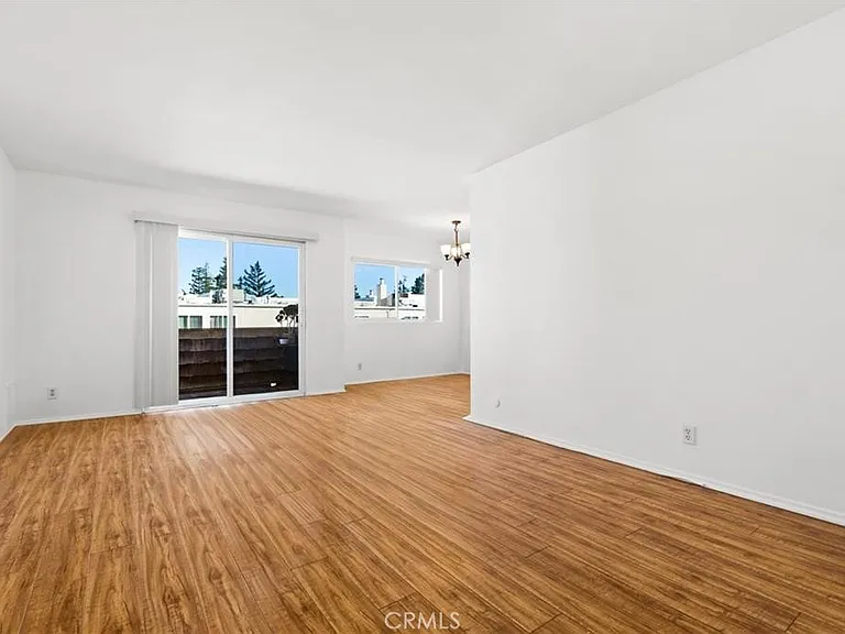 5400 Newcastle Ave #56 — Photo 2