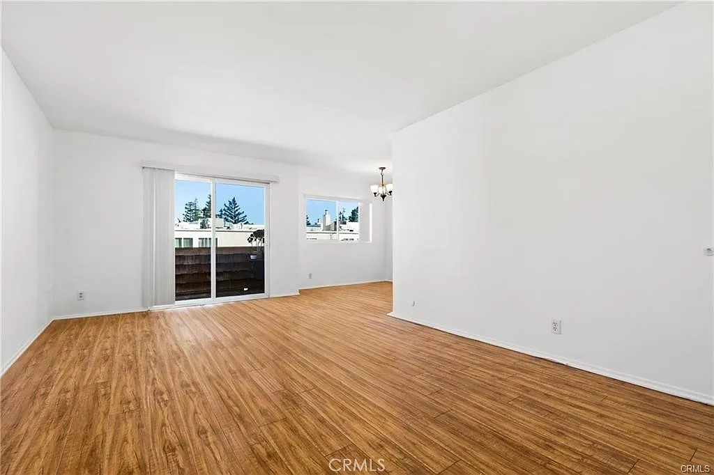 Building Photo - 5400 Newcastle Ave #56