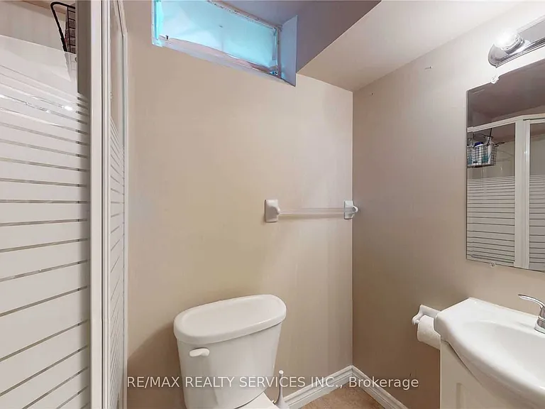 44 Elmstead Ct — Photo 16