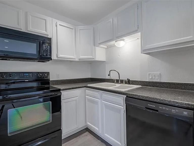 3400 Timmons Ln #32 — Photo 7