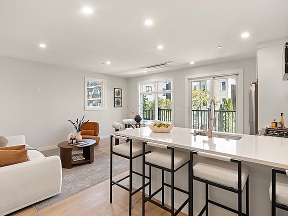 5th image of 46 Everett St #2