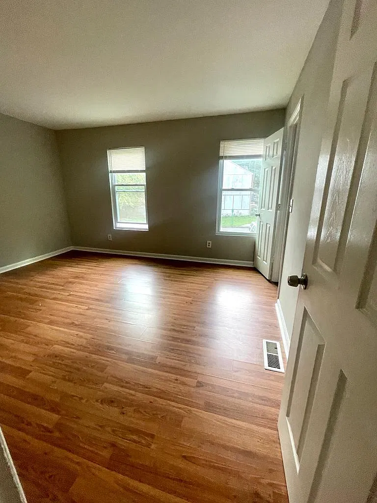 2 bed, 2.5 bath, 1200 sqft, $1,800 — Photo 3