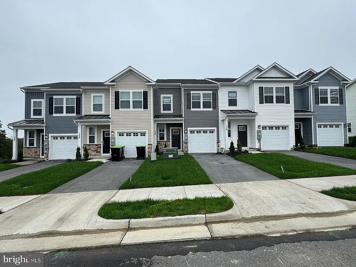 3 bed, 2.5 bath, 1500 sqft, $2,100 — Photo 1