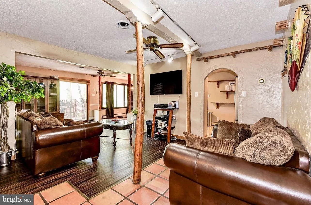10017 Worrell Ave — Photo 3