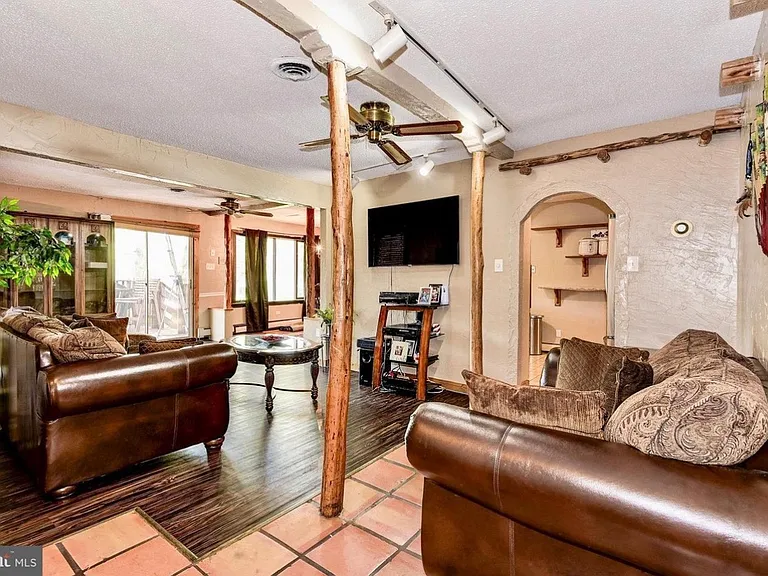 10017 Worrell Ave — Photo 3