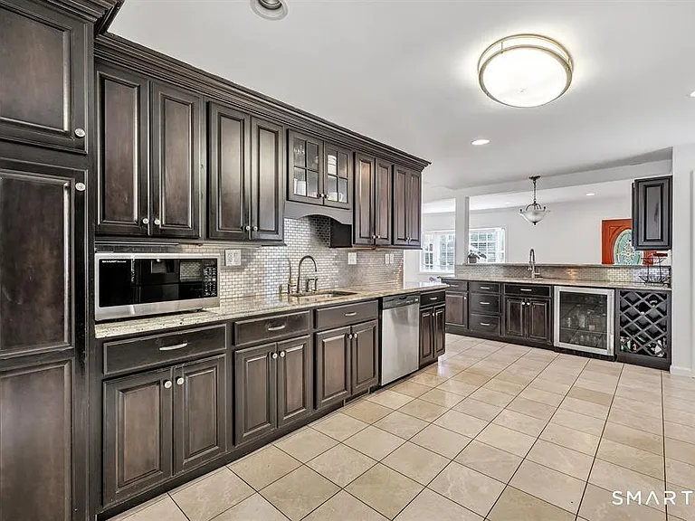 171 Henderson Rd — Photo 11