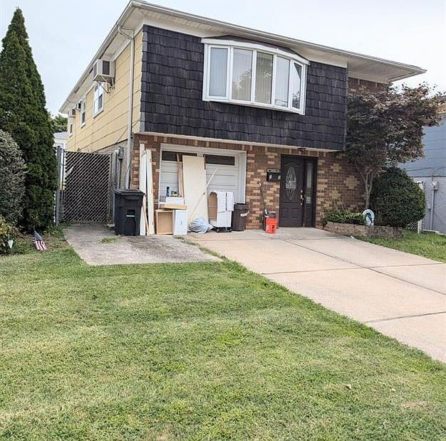 1st image of 33 Deserre Ave