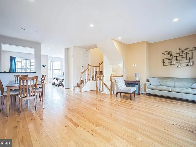 11551 Laurel Lake Sq — Photo 18