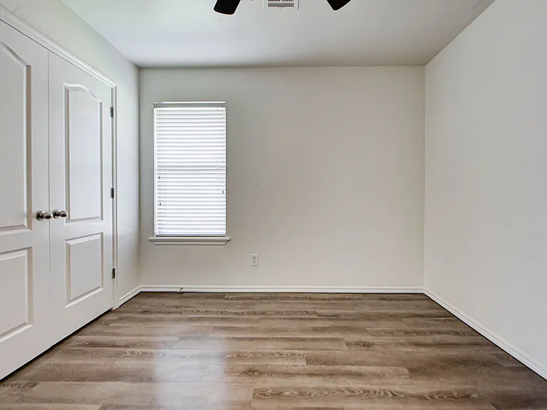 608 Cavecreek St — Photo 33