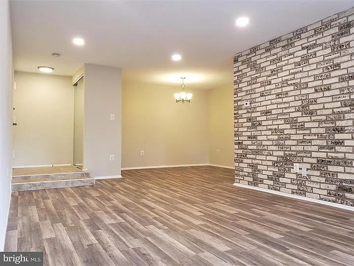 3 bed, 1278 sqft, $2,350 — Photo 4