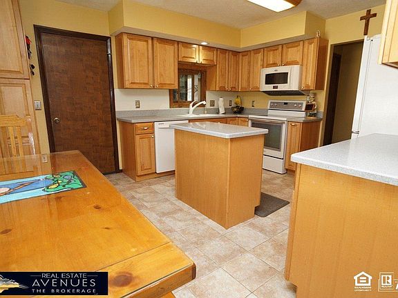 2nd image of 5541 Buffalo Cir