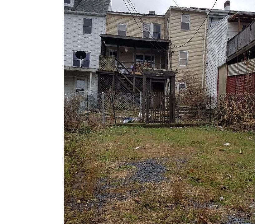 2nd image of 1221 Walnut St