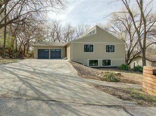 2815 Tomahawk Dr, Lawrence, KS 66049