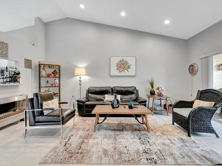 6129 Heliconia Rd — Photo 4