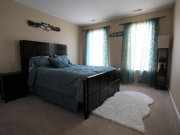 3rd image of 214 Lyon Dr