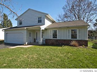 104 Sweet Briar Knl, Henrietta, NY 14467