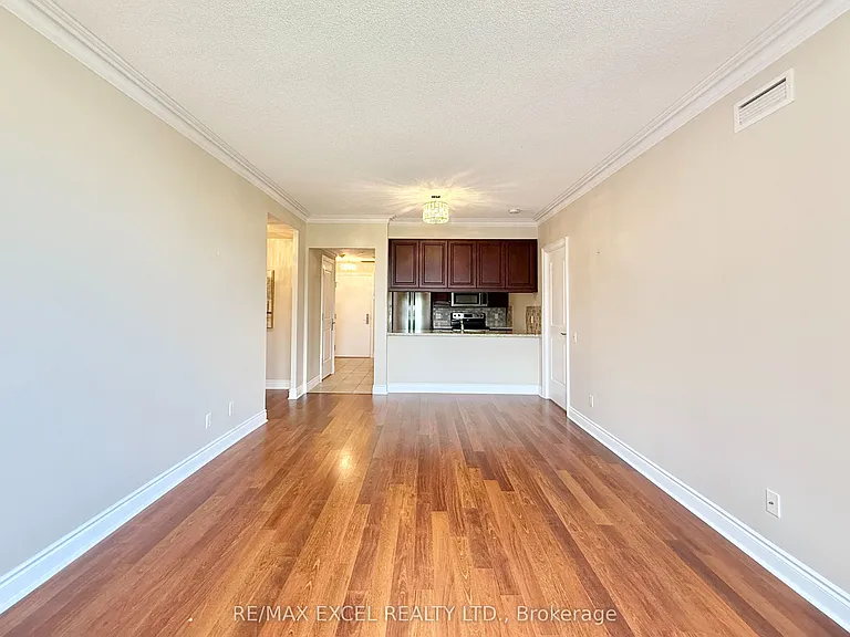 10101 N Yonge St #408 — Photo 14