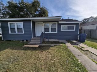 805 17th Ave N #W, Texas City, TX 77590
