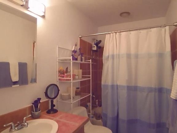 Full bathroom with shower/tub