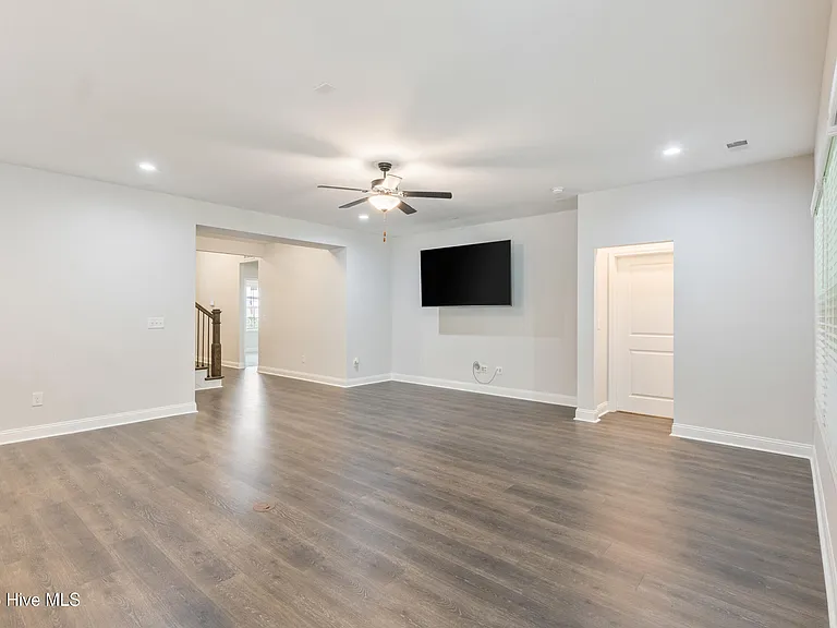 570 Tullimore Ln NW — Photo 14