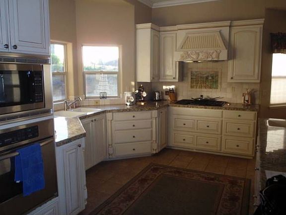 Kitchen w/ Huge Island