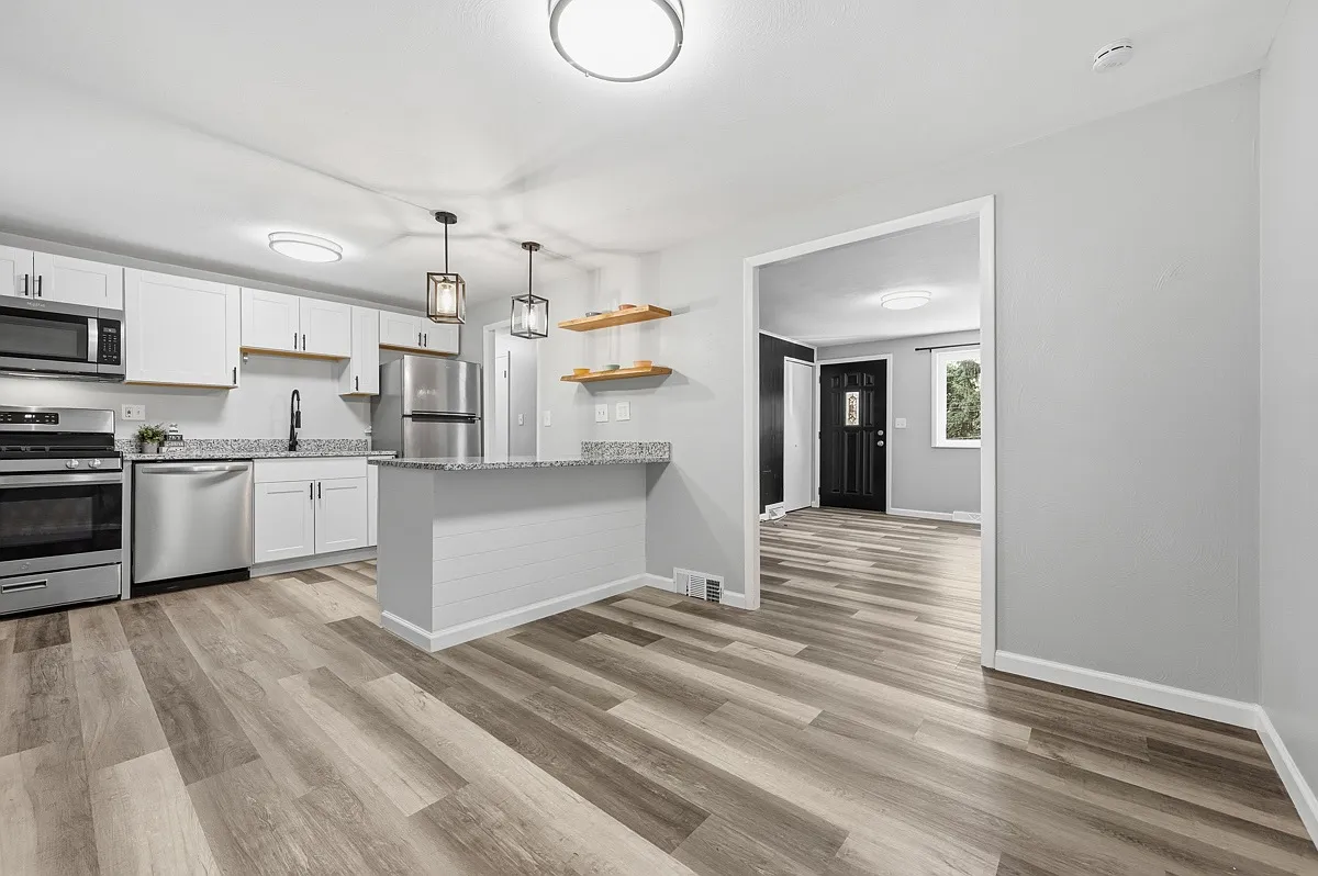 3 bed, 1280 sqft, $1,700 — Photo 1
