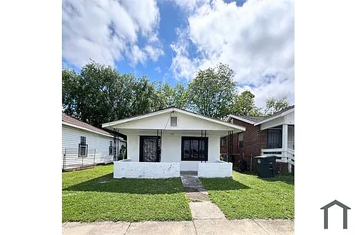1117 42nd Pl N Photo 1