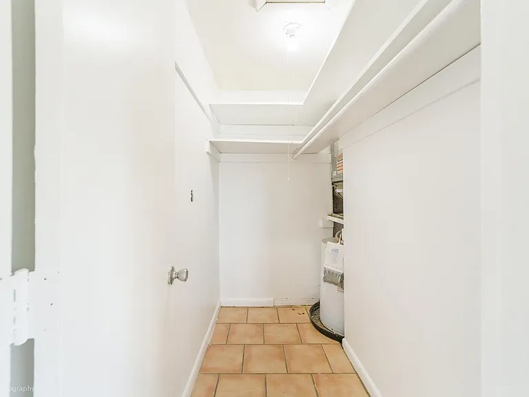 924 NE 17th Ter #1 — Photo 3