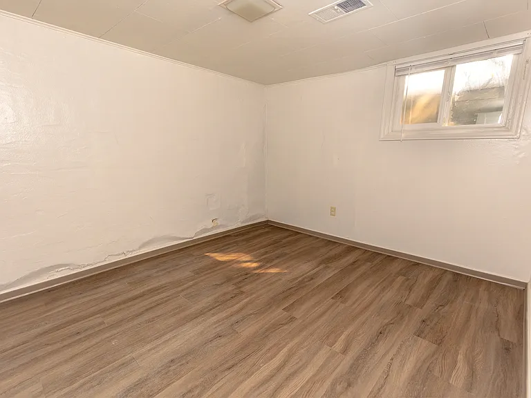 226 N Line St — Photo 24