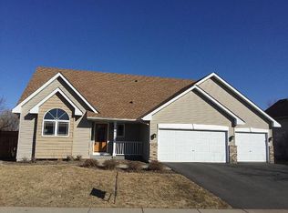 1612 Windsor Dr S, Shakopee, MN 55379
