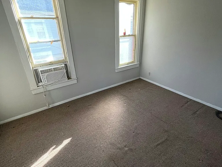 109 E Jackson St — Photo 7