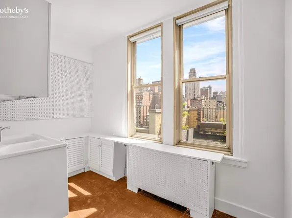 1065 Lexington Avenue image 5 of 11