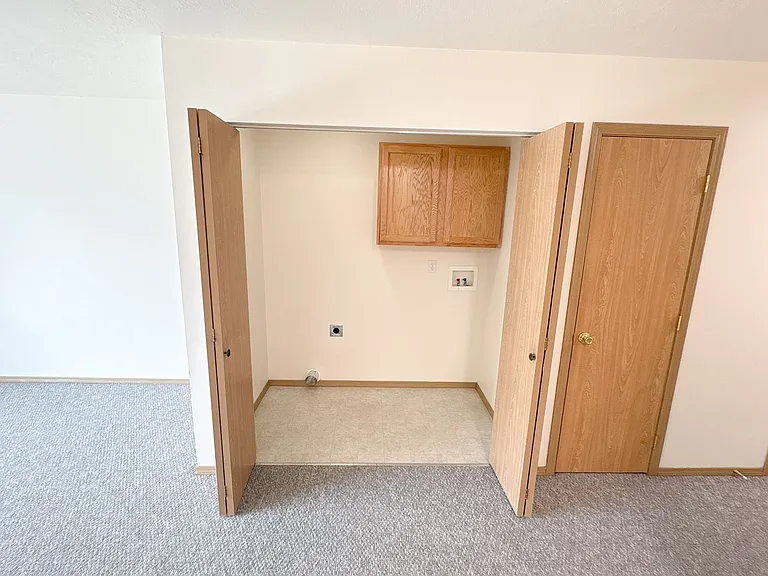 2 bed, 2.5 bath, 1350 sqft, $1,325 — Photo 8