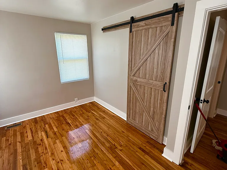 1604 Lombard Pl — Photo 3