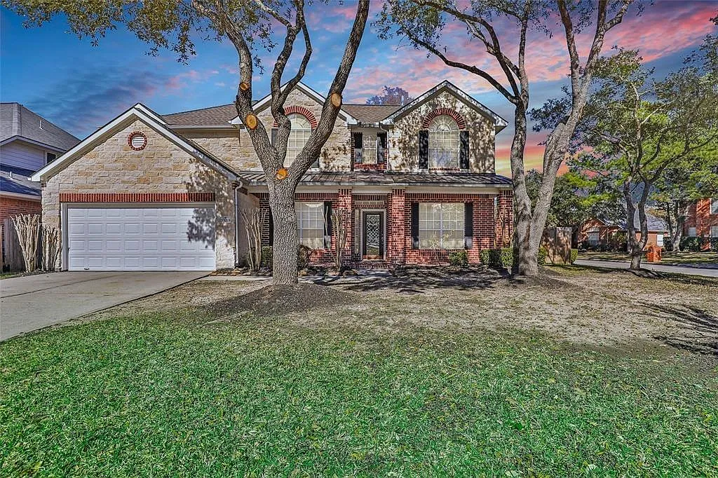 5 bed, 4.0 bath, 3345 sqft, $2,995 — Photo 1