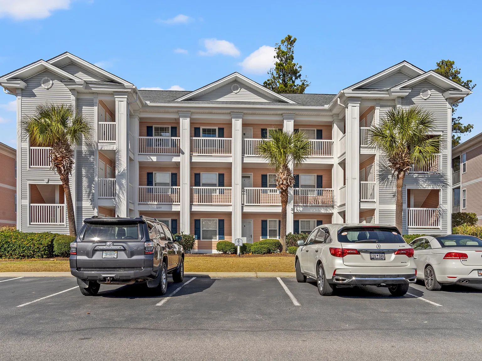 2 bed, 894 sqft, $1,450 — Photo 1