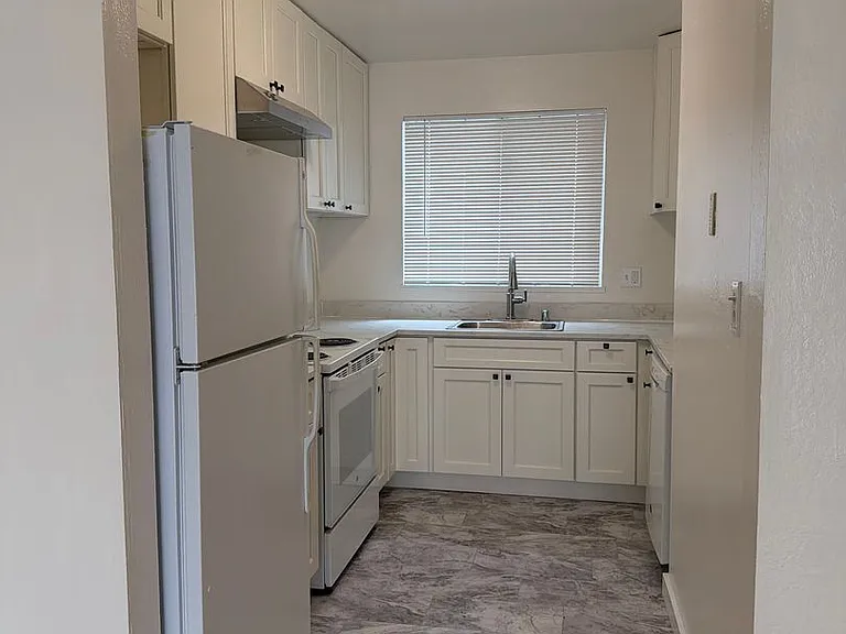 354 25th Ave — Photo 3