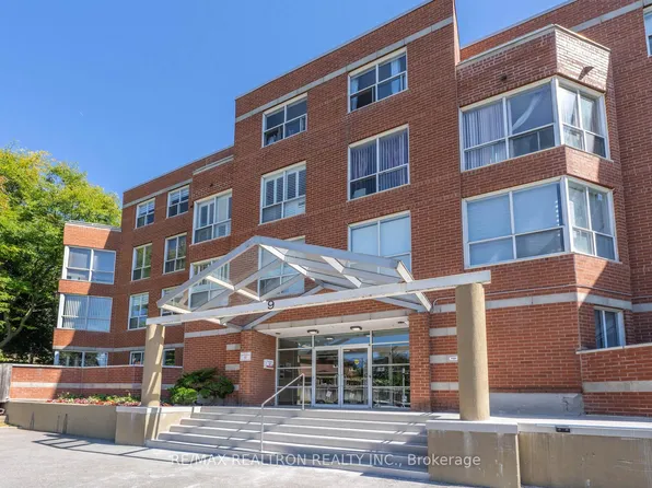 9 Chalmers Rd #Penthouse 8, Richmond Hill, ON L4B 3N3