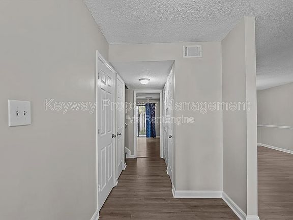 4th image of 2918 Arrowhead Dr
