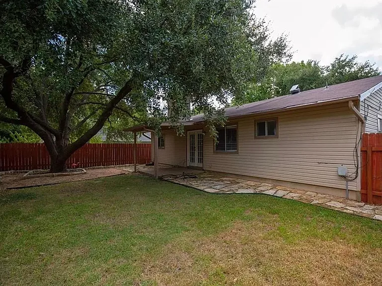 2704 Crownspoint Dr — Photo 13