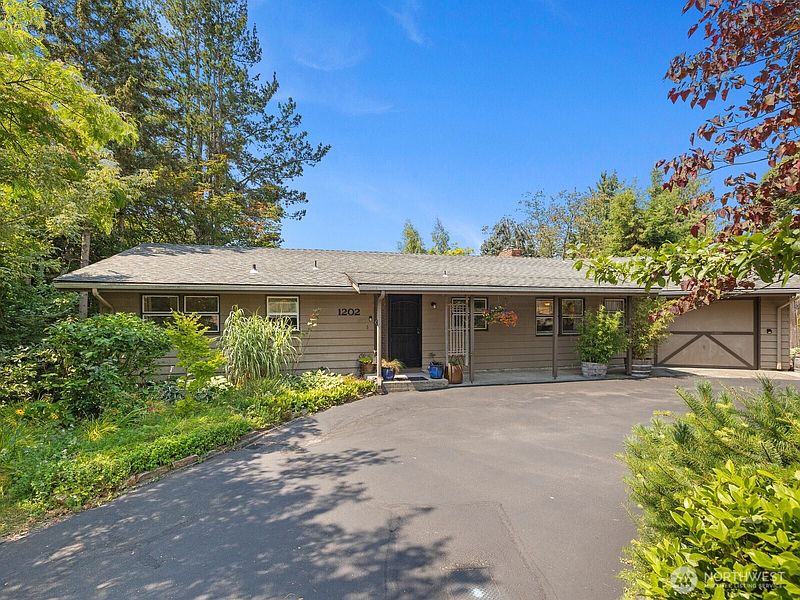 2nd image of 1202 Pine Avenue