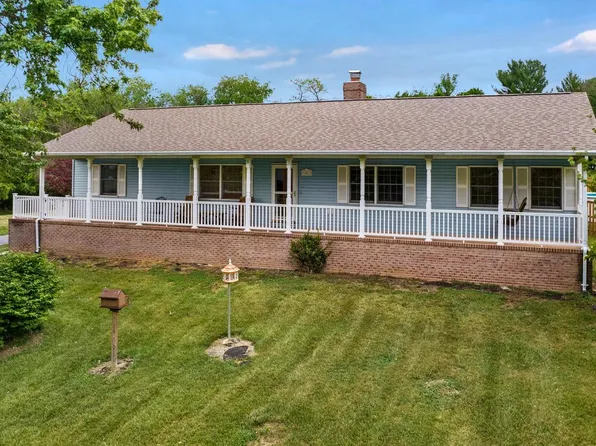 101 Veronica Ln, Charles Town, WV 25414