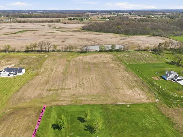 8A Bryie Rd, Churubusco, IN 46723