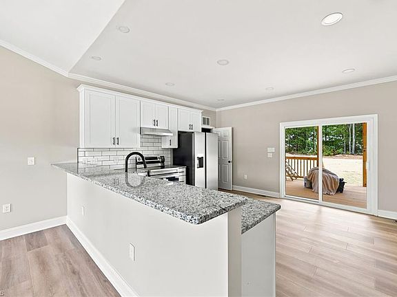5th image of 213 Grand Oaks Dr
